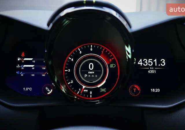 Жовтий Астон Мартін Вантаж, об'ємом двигуна 4 л та пробігом 4 тис. км за 140000 $, фото 43 на Automoto.ua