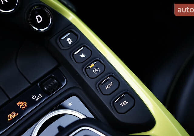 Жовтий Астон Мартін Вантаж, об'ємом двигуна 4 л та пробігом 4 тис. км за 140000 $, фото 50 на Automoto.ua