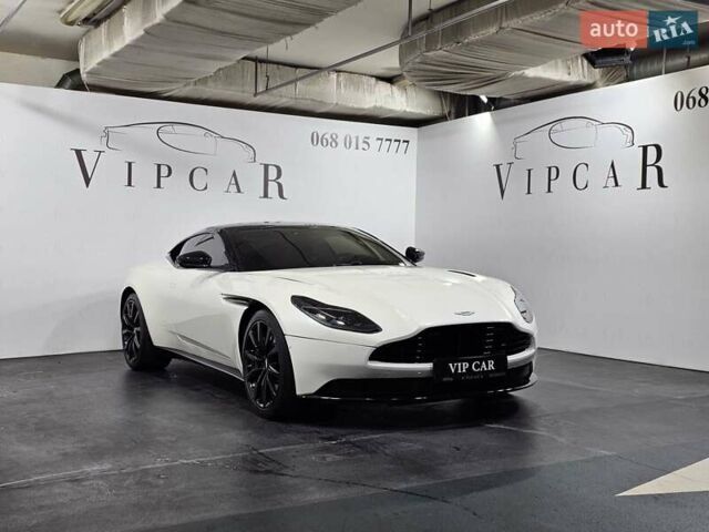 Белый Астон Мартин DB11, объемом двигателя 3.98 л и пробегом 36 тыс. км за 128888 $, фото 3 на Automoto.ua