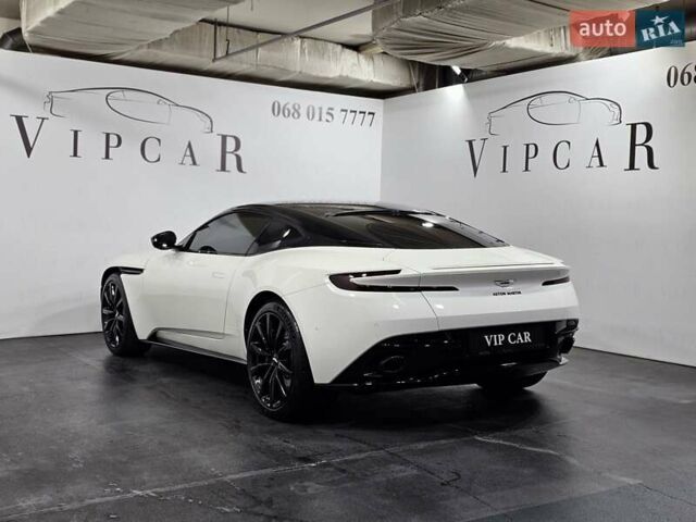 Белый Астон Мартин DB11, объемом двигателя 3.98 л и пробегом 36 тыс. км за 128888 $, фото 5 на Automoto.ua