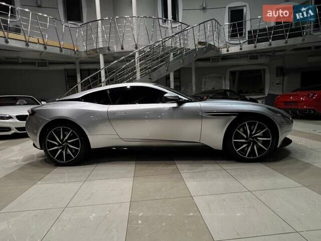 Черный Астон Мартин DB11, объемом двигателя 4 л и пробегом 43 тыс. км за 117000 $, фото 1 на Automoto.ua