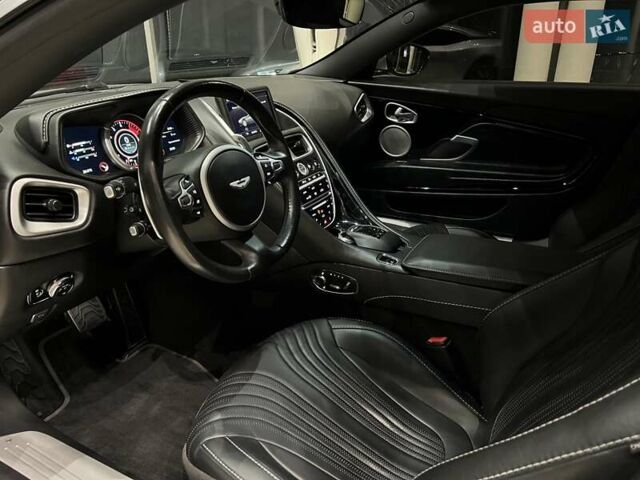 Черный Астон Мартин DB11, объемом двигателя 4 л и пробегом 43 тыс. км за 117000 $, фото 18 на Automoto.ua