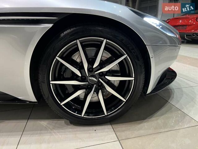 Черный Астон Мартин DB11, объемом двигателя 4 л и пробегом 43 тыс. км за 117000 $, фото 12 на Automoto.ua