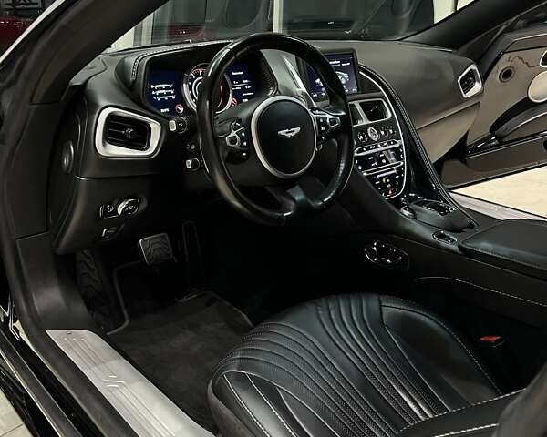 Черный Астон Мартин DB11, объемом двигателя 4 л и пробегом 43 тыс. км за 117000 $, фото 20 на Automoto.ua