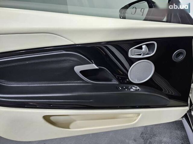 Астон Мартин DB11, объемом двигателя 4 л и пробегом 36 тыс. км за 108999 $, фото 22 на Automoto.ua