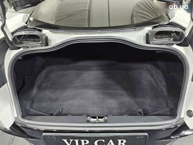 Астон Мартин DB11, объемом двигателя 4 л и пробегом 36 тыс. км за 134999 $, фото 11 на Automoto.ua