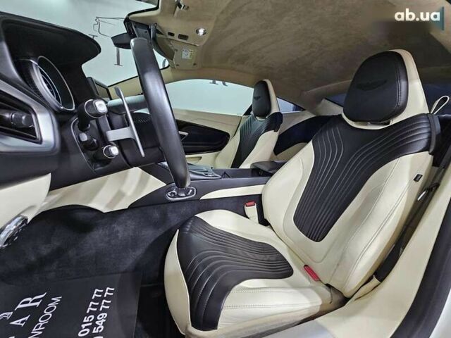 Астон Мартин DB11, объемом двигателя 4 л и пробегом 36 тыс. км за 108999 $, фото 20 на Automoto.ua