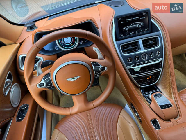Серый Астон Мартин DB11, объемом двигателя 4 л и пробегом 27 тыс. км за 120000 $, фото 27 на Automoto.ua