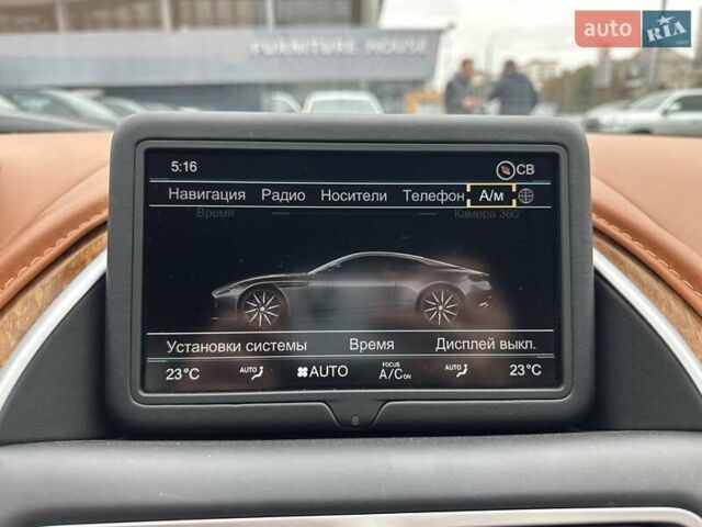 Серый Астон Мартин DB11, объемом двигателя 3.98 л и пробегом 20 тыс. км за 114999 $, фото 43 на Automoto.ua
