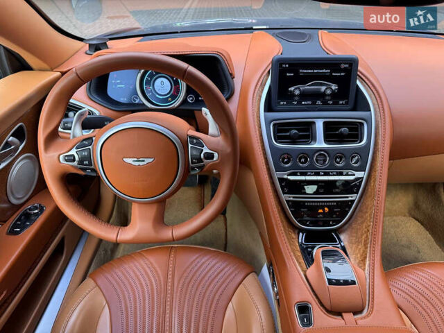 Серый Астон Мартин DB11, объемом двигателя 4 л и пробегом 27 тыс. км за 120000 $, фото 25 на Automoto.ua