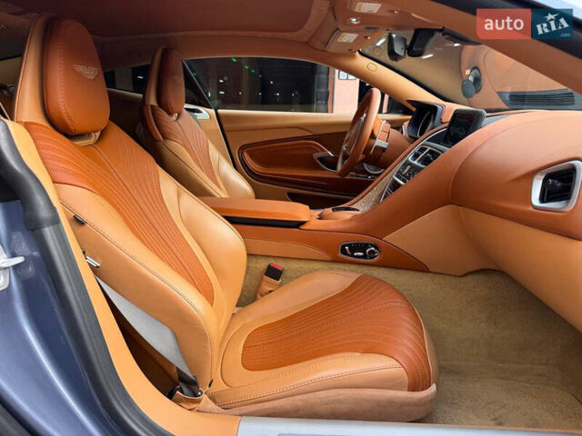 Серый Астон Мартин DB11, объемом двигателя 4 л и пробегом 27 тыс. км за 120000 $, фото 43 на Automoto.ua