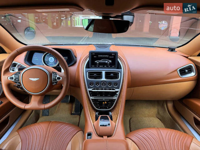 Серый Астон Мартин DB11, объемом двигателя 4 л и пробегом 27 тыс. км за 120000 $, фото 23 на Automoto.ua