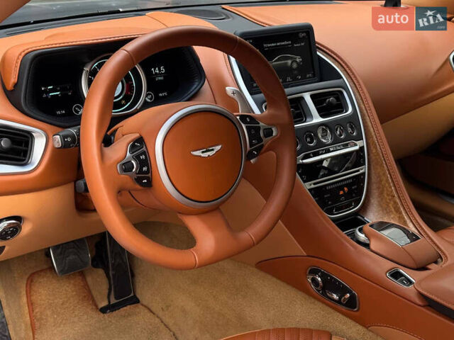 Серый Астон Мартин DB11, объемом двигателя 4 л и пробегом 27 тыс. км за 120000 $, фото 39 на Automoto.ua