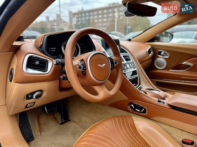 Серый Астон Мартин DB11, объемом двигателя 3.98 л и пробегом 20 тыс. км за 114999 $, фото 37 на Automoto.ua