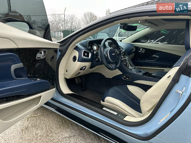 Синий Астон Мартин DB11, объемом двигателя 5.2 л и пробегом 20 тыс. км за 139999 $, фото 5 на Automoto.ua