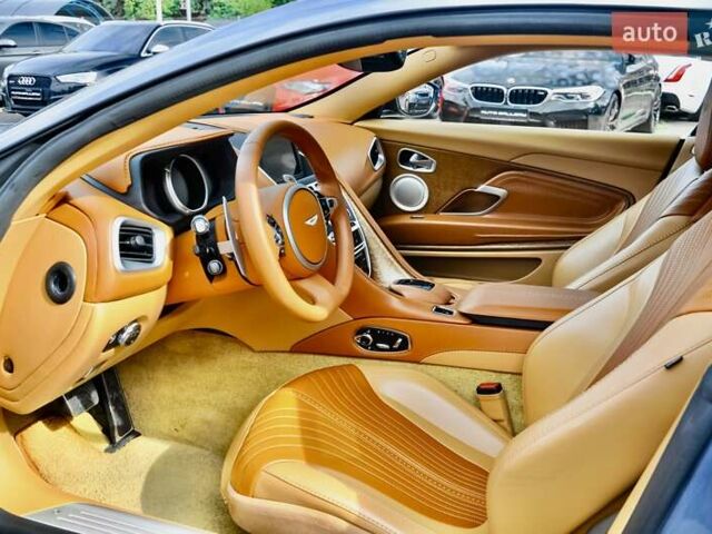 Синий Астон Мартин DB11, объемом двигателя 4 л и пробегом 20 тыс. км за 114999 $, фото 32 на Automoto.ua