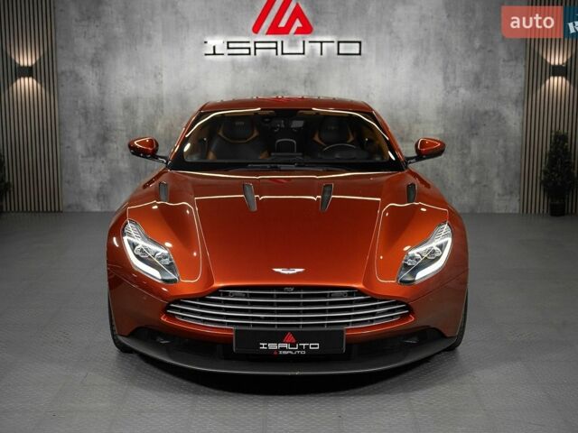 Помаранчевий Астон Мартін DB11, об'ємом двигуна 5.2 л та пробігом 10 тис. км за 125000 $, фото 4 на Automoto.ua