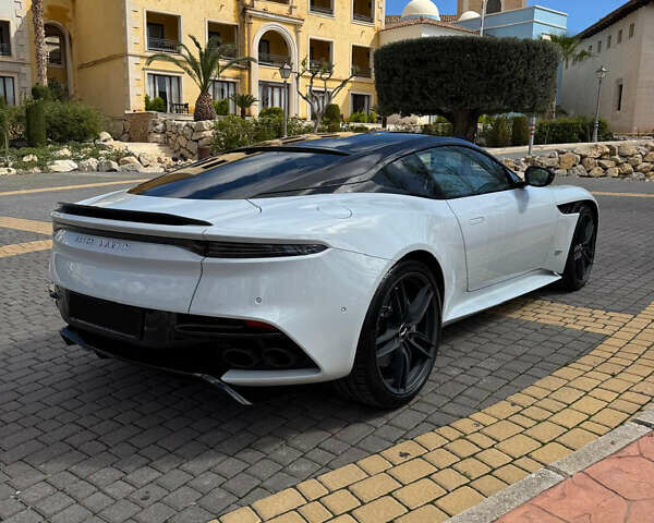 Белый Астон Мартин DBS Superleggera, объемом двигателя 5.2 л и пробегом 15 тыс. км за 230000 $, фото 6 на Automoto.ua