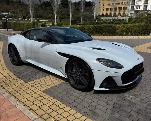 Белый Астон Мартин DBS Superleggera, объемом двигателя 5.2 л и пробегом 15 тыс. км за 230000 $, фото 35 на Automoto.ua