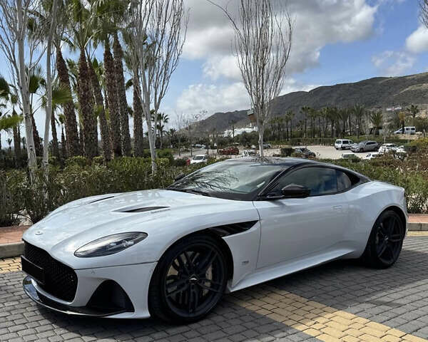 Белый Астон Мартин DBS Superleggera, объемом двигателя 5.2 л и пробегом 15 тыс. км за 230000 $, фото 4 на Automoto.ua
