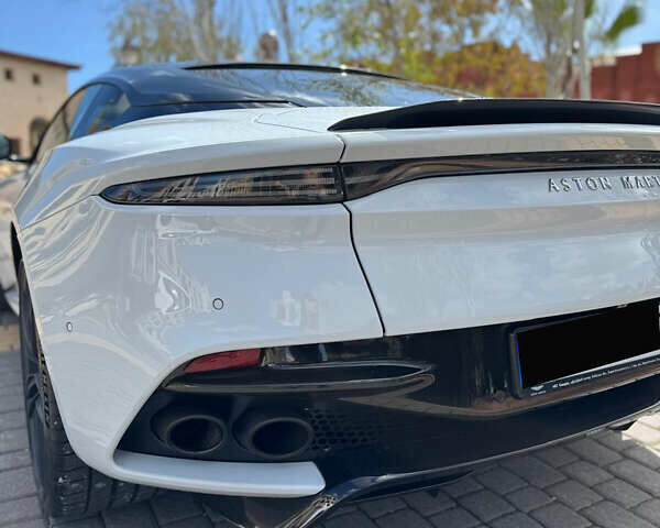 Белый Астон Мартин DBS Superleggera, объемом двигателя 5.2 л и пробегом 15 тыс. км за 230000 $, фото 10 на Automoto.ua