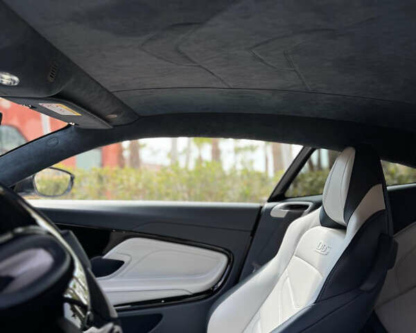 Белый Астон Мартин DBS Superleggera, объемом двигателя 5.2 л и пробегом 15 тыс. км за 230000 $, фото 19 на Automoto.ua