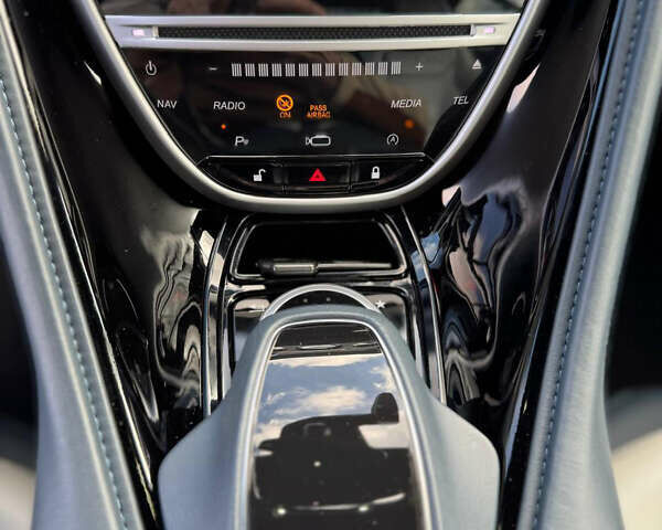 Белый Астон Мартин DBS Superleggera, объемом двигателя 5.2 л и пробегом 15 тыс. км за 230000 $, фото 30 на Automoto.ua