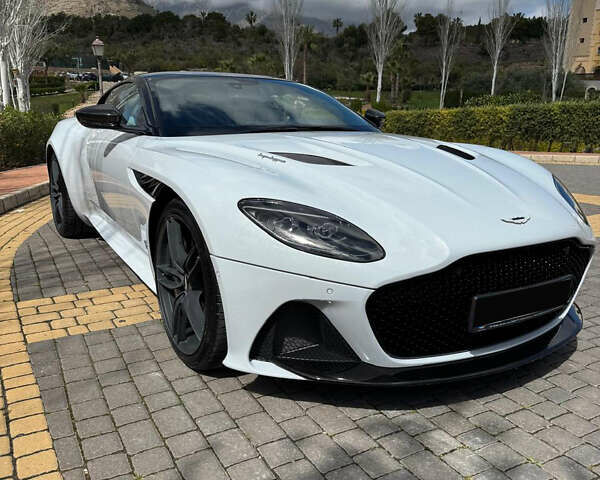 Белый Астон Мартин DBS Superleggera, объемом двигателя 5.2 л и пробегом 15 тыс. км за 230000 $, фото 5 на Automoto.ua