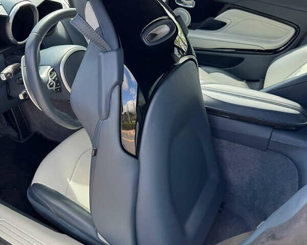 Белый Астон Мартин DBS Superleggera, объемом двигателя 5.2 л и пробегом 15 тыс. км за 230000 $, фото 21 на Automoto.ua