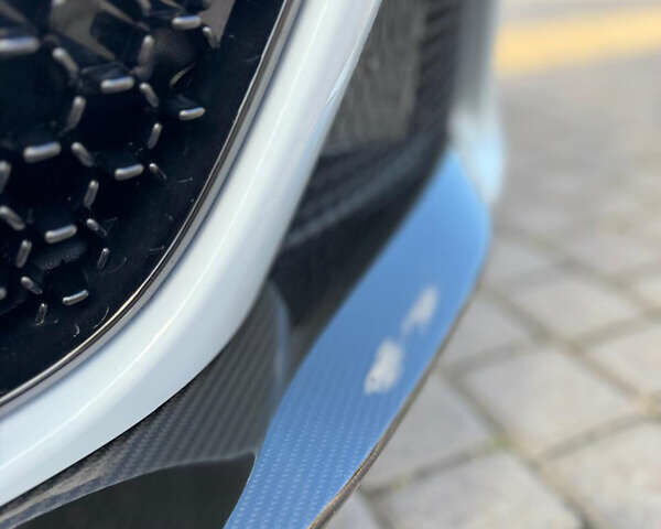 Белый Астон Мартин DBS Superleggera, объемом двигателя 5.2 л и пробегом 15 тыс. км за 230000 $, фото 24 на Automoto.ua