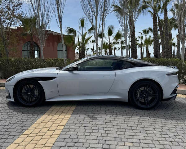 Белый Астон Мартин DBS Superleggera, объемом двигателя 5.2 л и пробегом 15 тыс. км за 230000 $, фото 12 на Automoto.ua