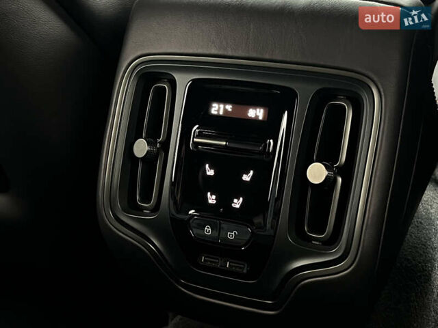 Астон Мартин DBX 2021 в Киеве на Automoto.ua Черный Астон Мартин DBX, объемом двигателя 3.98 л и пробегом 61 тыс. км за 135000 $, фото 24 на Automoto.ua