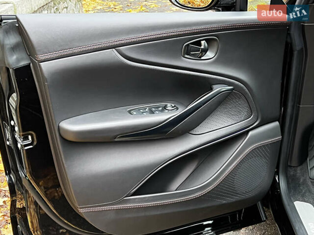 Черный Астон Мартин DBX, объемом двигателя 3.98 л и пробегом 63 тыс. км за 132000 $, фото 17 на Automoto.ua