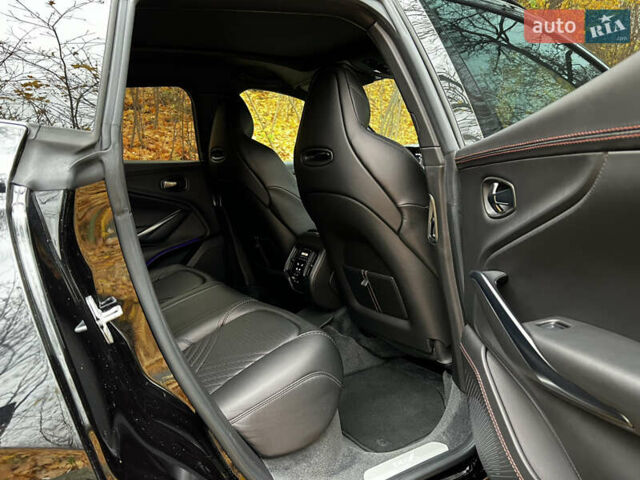 Черный Астон Мартин DBX, объемом двигателя 3.98 л и пробегом 63 тыс. км за 132000 $, фото 24 на Automoto.ua