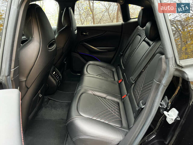 Черный Астон Мартин DBX, объемом двигателя 3.98 л и пробегом 63 тыс. км за 132000 $, фото 22 на Automoto.ua