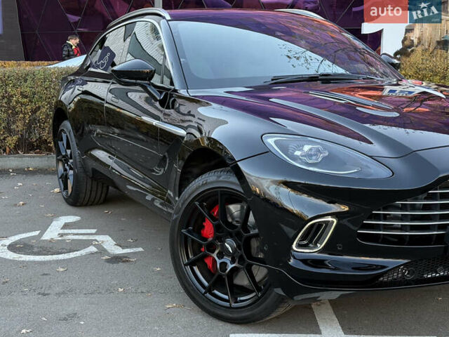 Черный Астон Мартин DBX, объемом двигателя 3.98 л и пробегом 2 тыс. км за 184999 $, фото 1 на Automoto.ua