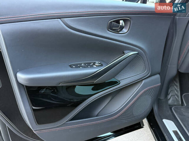 Черный Астон Мартин DBX, объемом двигателя 3.98 л и пробегом 2 тыс. км за 184999 $, фото 17 на Automoto.ua