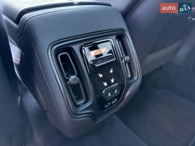 Черный Астон Мартин DBX, объемом двигателя 3.98 л и пробегом 2 тыс. км за 184999 $, фото 26 на Automoto.ua