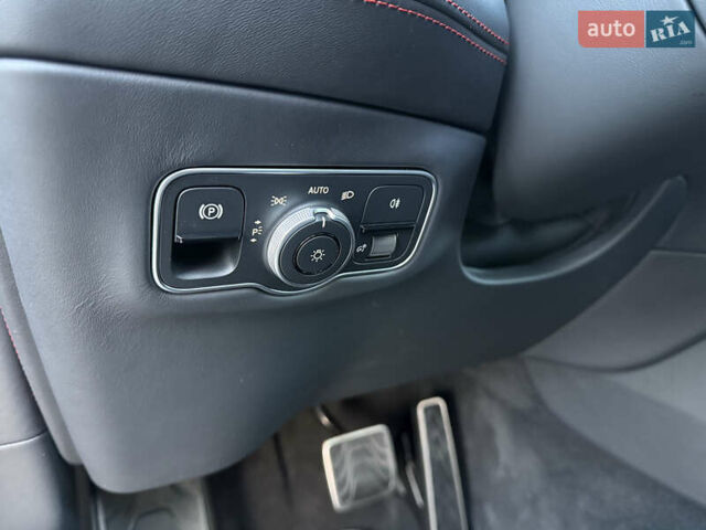 Черный Астон Мартин DBX, объемом двигателя 3.98 л и пробегом 2 тыс. км за 184999 $, фото 27 на Automoto.ua