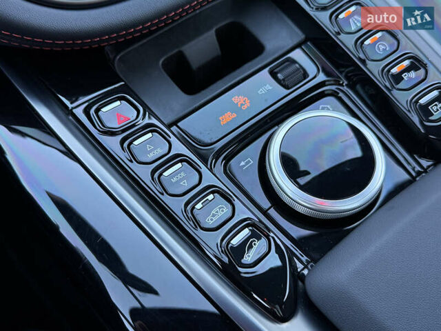 Черный Астон Мартин DBX, объемом двигателя 3.98 л и пробегом 2 тыс. км за 184999 $, фото 37 на Automoto.ua