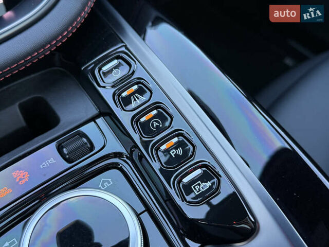 Черный Астон Мартин DBX, объемом двигателя 3.98 л и пробегом 2 тыс. км за 184999 $, фото 36 на Automoto.ua