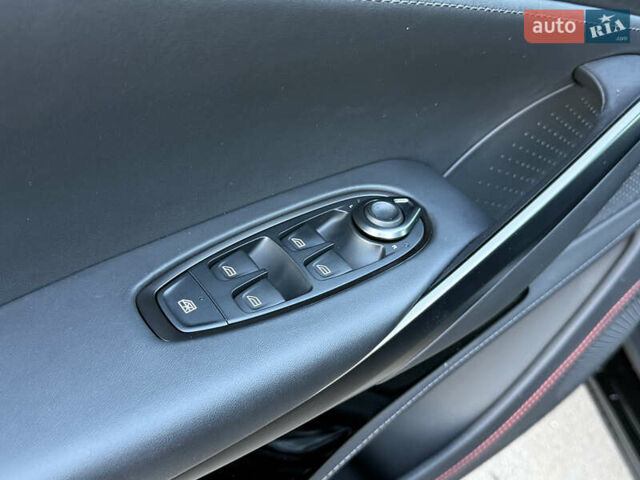 Черный Астон Мартин DBX, объемом двигателя 3.98 л и пробегом 2 тыс. км за 184999 $, фото 18 на Automoto.ua