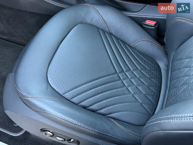 Черный Астон Мартин DBX, объемом двигателя 3.98 л и пробегом 2 тыс. км за 184999 $, фото 22 на Automoto.ua