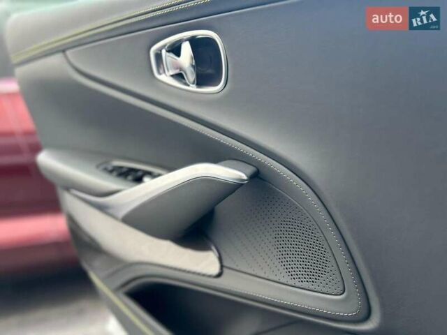 Серый Астон Мартин DBX 707, объемом двигателя 3.98 л и пробегом 10 тыс. км за 238000 $, фото 10 на Automoto.ua