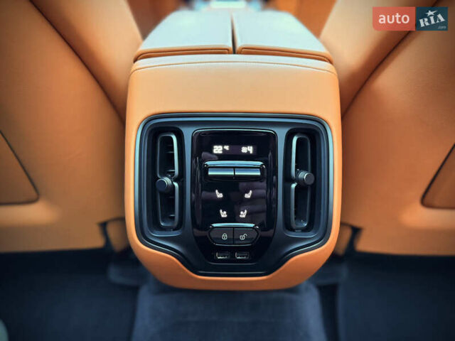 Серый Астон Мартин DBX 707, объемом двигателя 3.98 л и пробегом 11 тыс. км за 265000 $, фото 52 на Automoto.ua