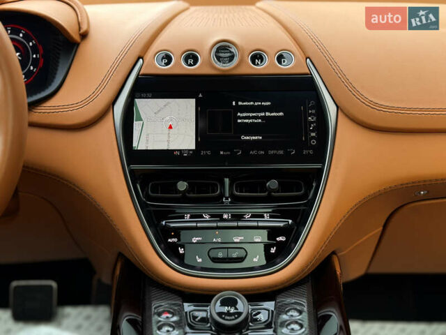 Серый Астон Мартин DBX 707, объемом двигателя 3.98 л и пробегом 11 тыс. км за 265000 $, фото 61 на Automoto.ua