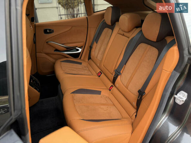 Серый Астон Мартин DBX 707, объемом двигателя 3.98 л и пробегом 11 тыс. км за 265000 $, фото 48 на Automoto.ua