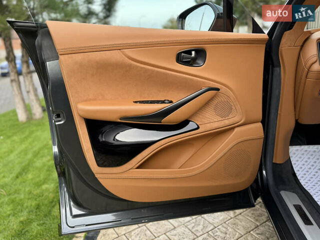 Серый Астон Мартин DBX 707, объемом двигателя 3.98 л и пробегом 11 тыс. км за 265000 $, фото 43 на Automoto.ua