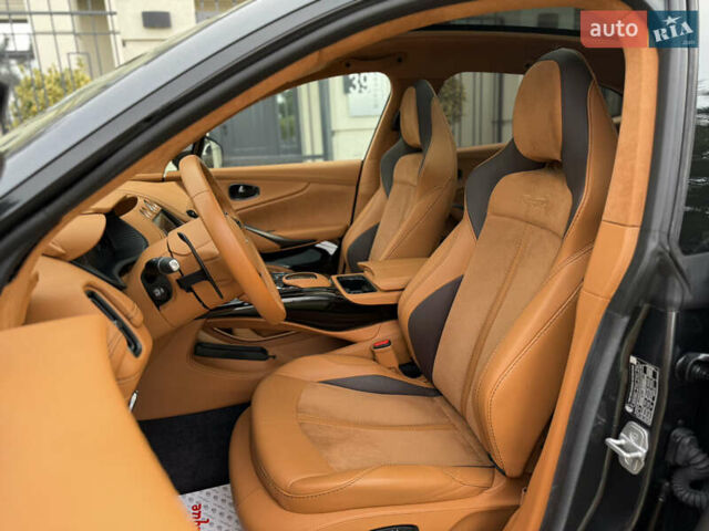 Серый Астон Мартин DBX 707, объемом двигателя 3.98 л и пробегом 11 тыс. км за 265000 $, фото 46 на Automoto.ua