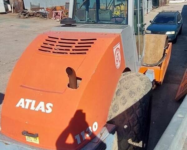 Желтый Атлас AW, объемом двигателя 4.5 л и пробегом 1 тыс. км за 41900 $, фото 1 на Automoto.ua